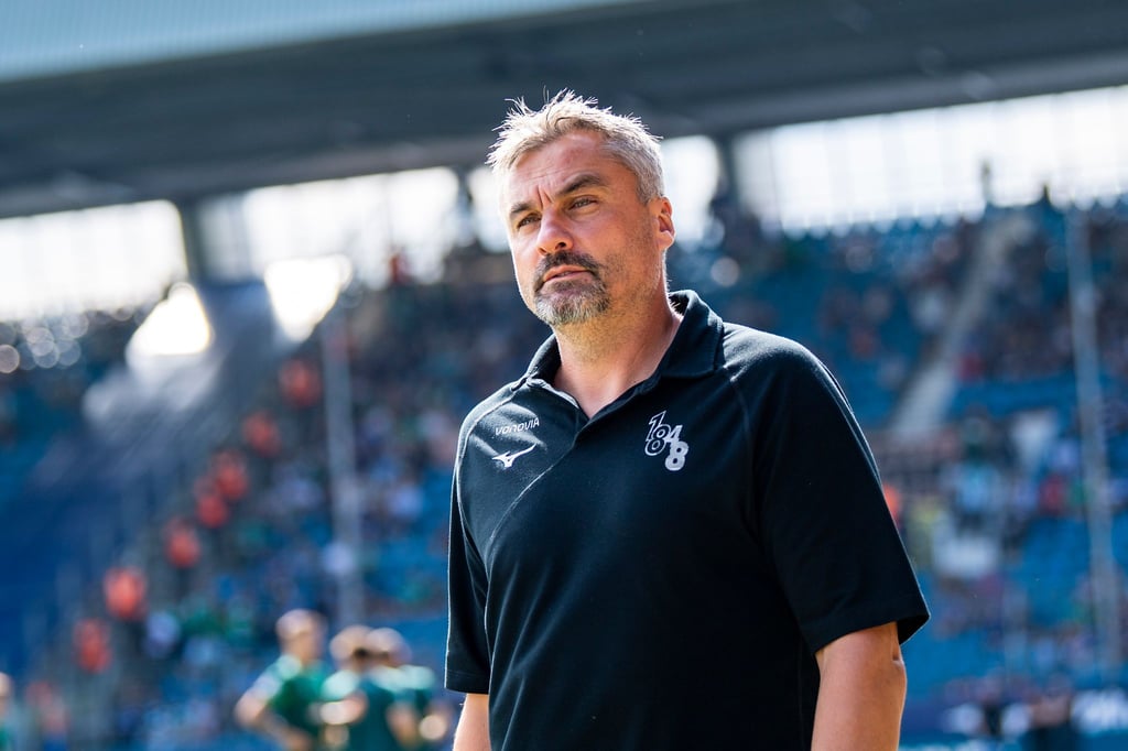 Muss im Falle einer Niederlage bei Schalke nicht um seinen Job fürchten: Bochums Trainer Thomas Reis.