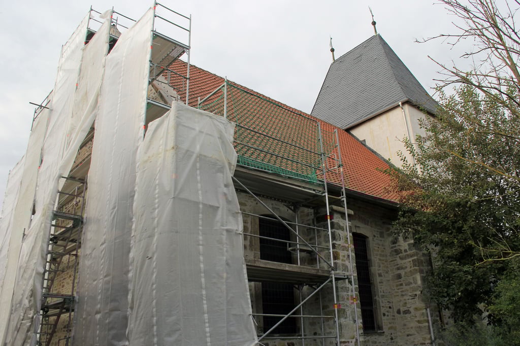 Zum Teil noch verhüllt und eingerüstet ist die Nicolaikirche aufgrund der Fassadensanierung. Sie soll noch 2022 abgeschlossen werden.