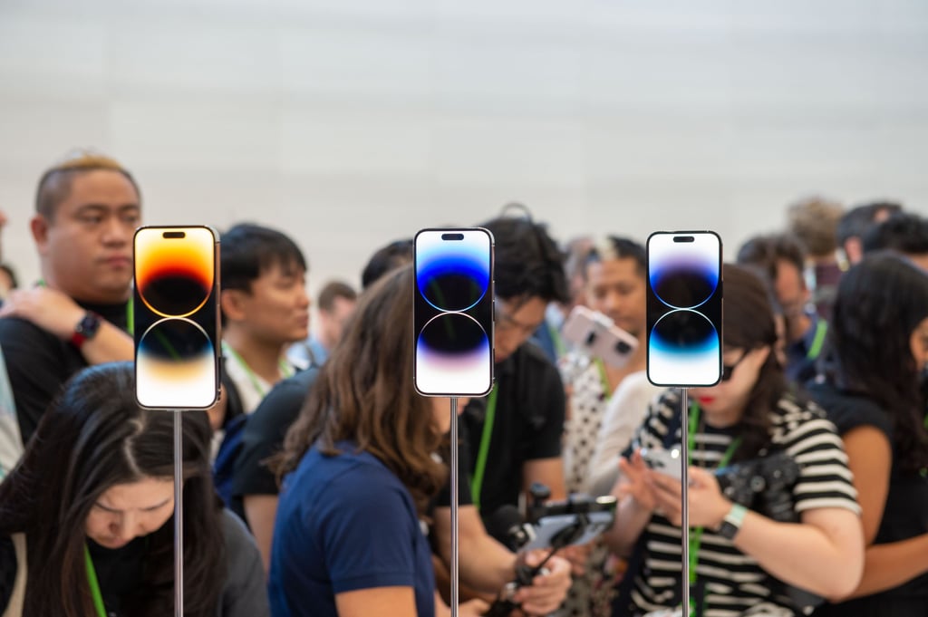 Das neue iPhone 14 Pro ist nach dem Neuheiten-Event auf dem Gelände der Konzernzentrale Apple Park zu sehen.