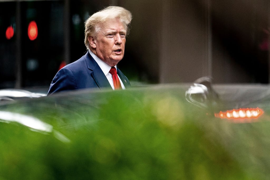 Ex-US-Präsdient Donald Trump auf dem Weg zur New Yorker Generalstaatsanwaltschaft.
