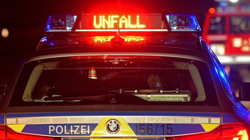 Nach einem Unfall bei Schkopau musste die B181 voll gesperrt werden.