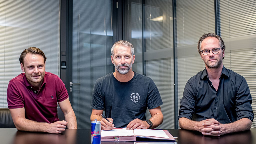 Marco Rose (Mitte) neben RB-Kaderplaner Vivell (l.) und Florian Scholz.