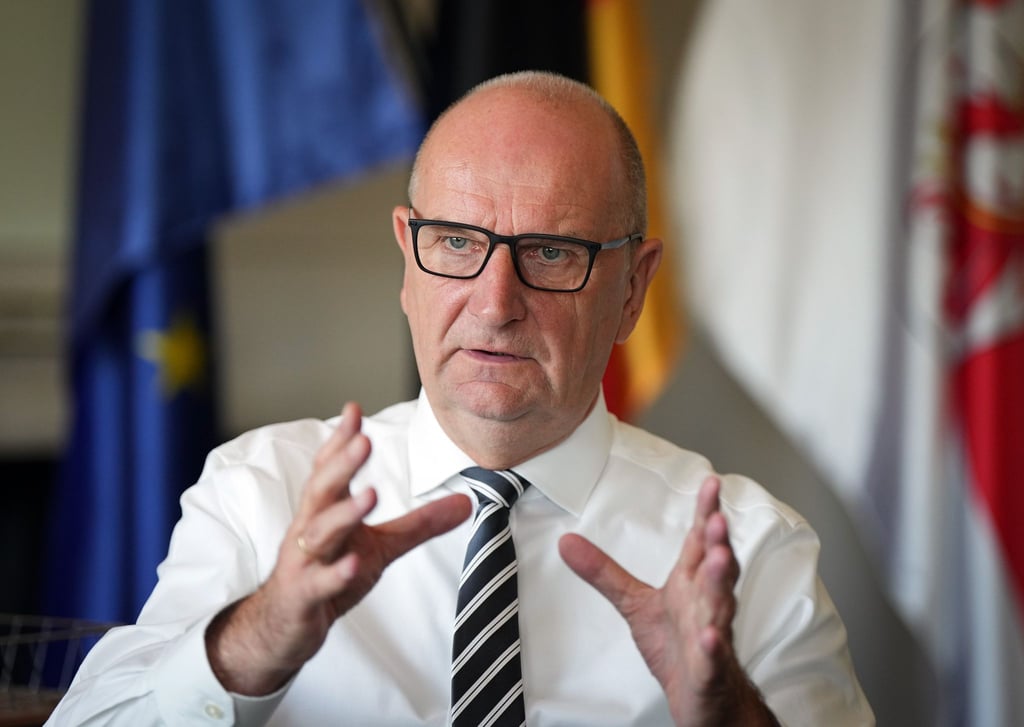 Dietmar Woidke im Interview mit der Deutschen Presse-Agentur dpa in seinem Büro.