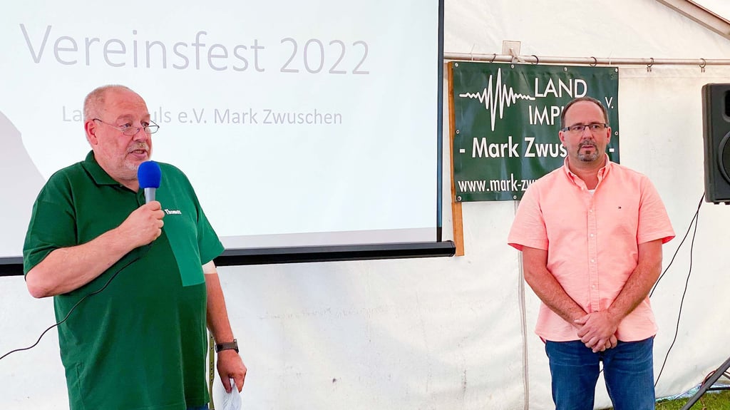 Zwei Vorsitzende, Thomas Felber und Heiko Meißner begüßen die Gäste zum Vereinsfest in Mark Zwuschen.