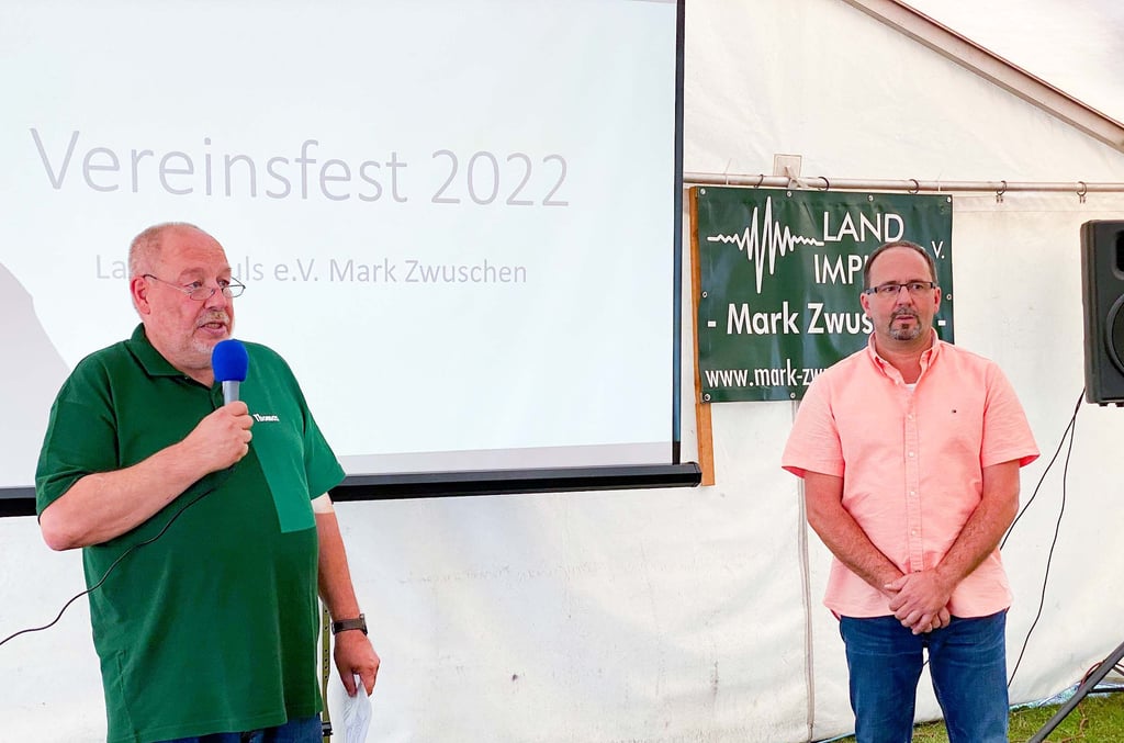 Zwei Vorsitzende, Thomas Felber und Heiko Meißner begüßen die Gäste zum Vereinsfest in Mark Zwuschen.