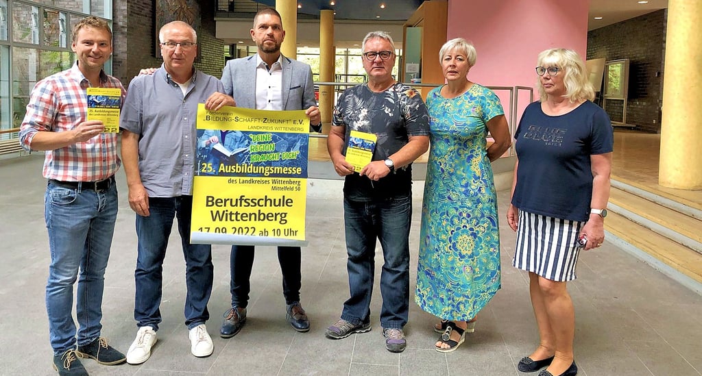 Das Vorbereitungsteam der 25. Ausbildungsmesse: Stefan Lange, René Stepputtis, Jens Voss, Steffen Scheibe, Ute Hoffmann und Katharina Pommerening (v.l.)