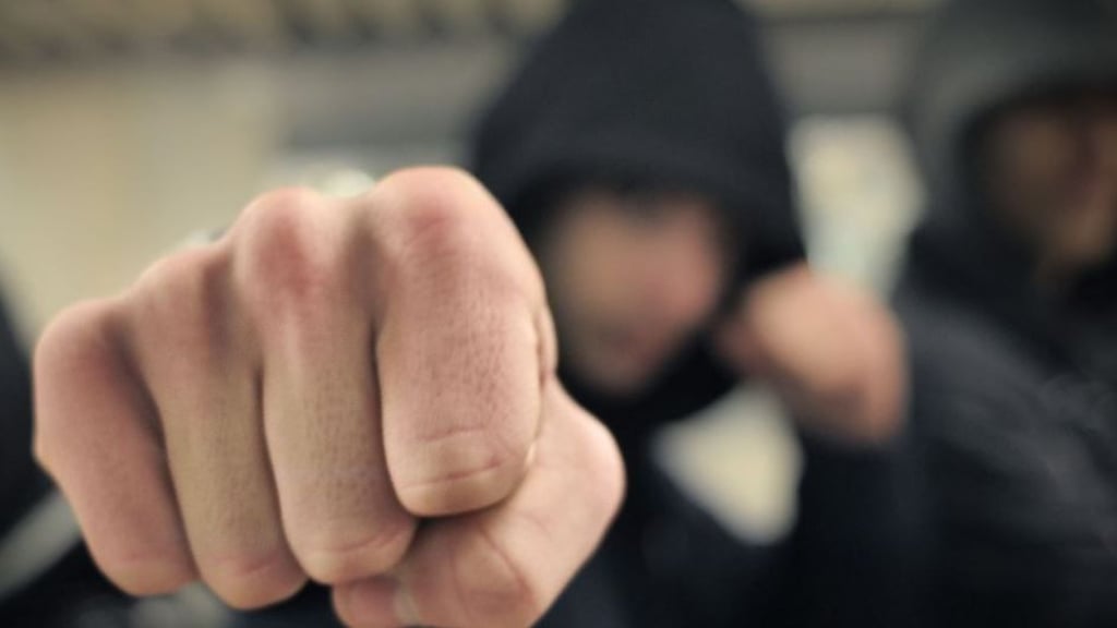 Zu einem versuchten Totschlag soll es am Dienstag in Barby im Salzland in Sachsen-Anhalt gekommen sein. Der mutmaßliche Täter wurde gefasst, aber die Hintergründe geben Rätsel auf. Symbolbild: