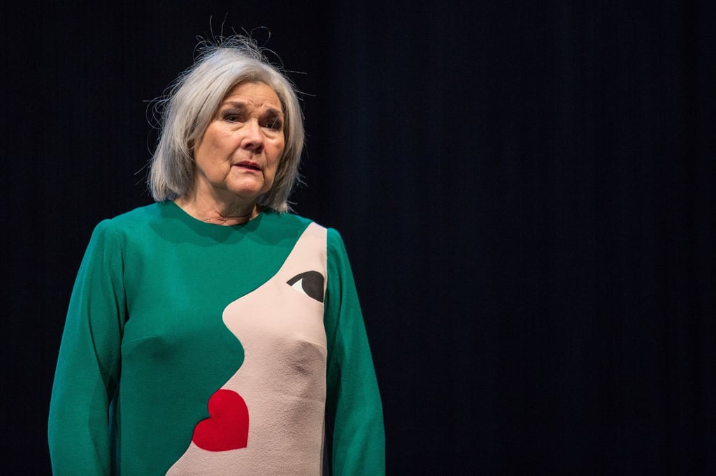 Jutta Wachowiak bei der Fotoprobe eines Theaterstücks in Berlin.