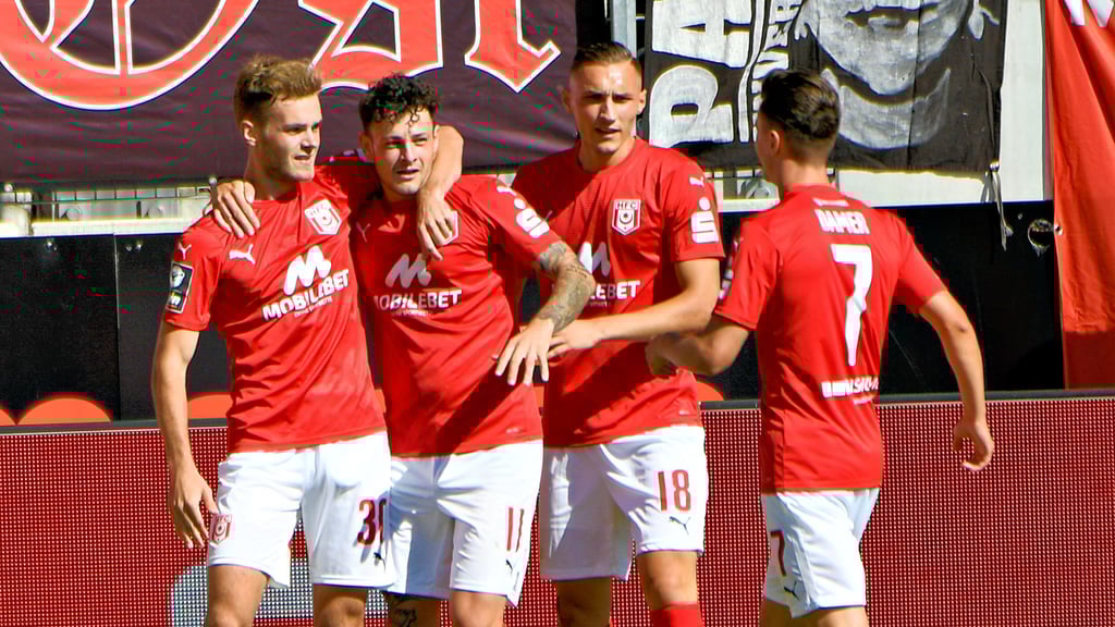 Beim HFC drängen mehrere Kandidaten in die erste Elf. Dominik Steczyk (2.v.r.) könnte erstmals starten.