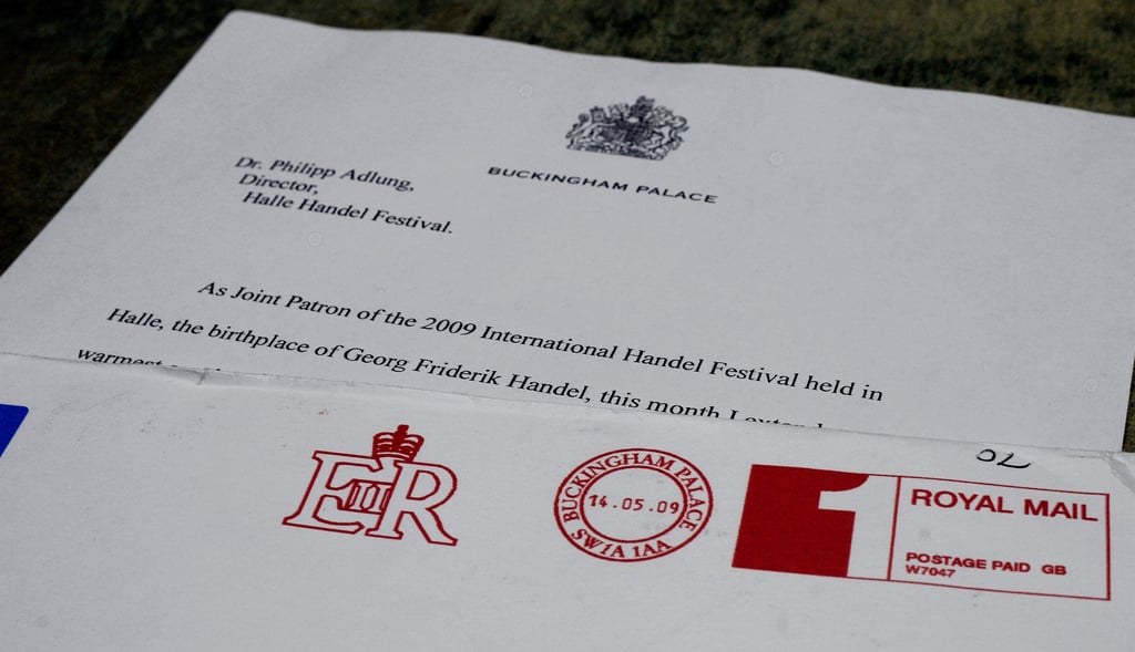 Der Brief aus dem Buckingham Palace lag 2009 auf dem Kabinettstisch im Händelhaus und wurde von der Queen signiert.