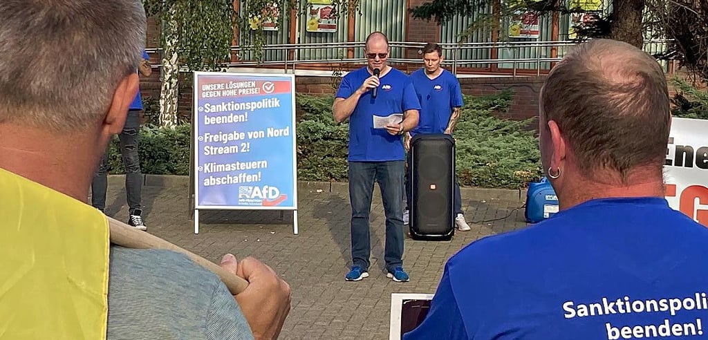 Auf dem Rolandplatz in Burg organisierte der Kreisverband der AfD Ende August eine Demo, bei der auch der Landtagsabgeordnete Jan Scharfenort das Wort führte.