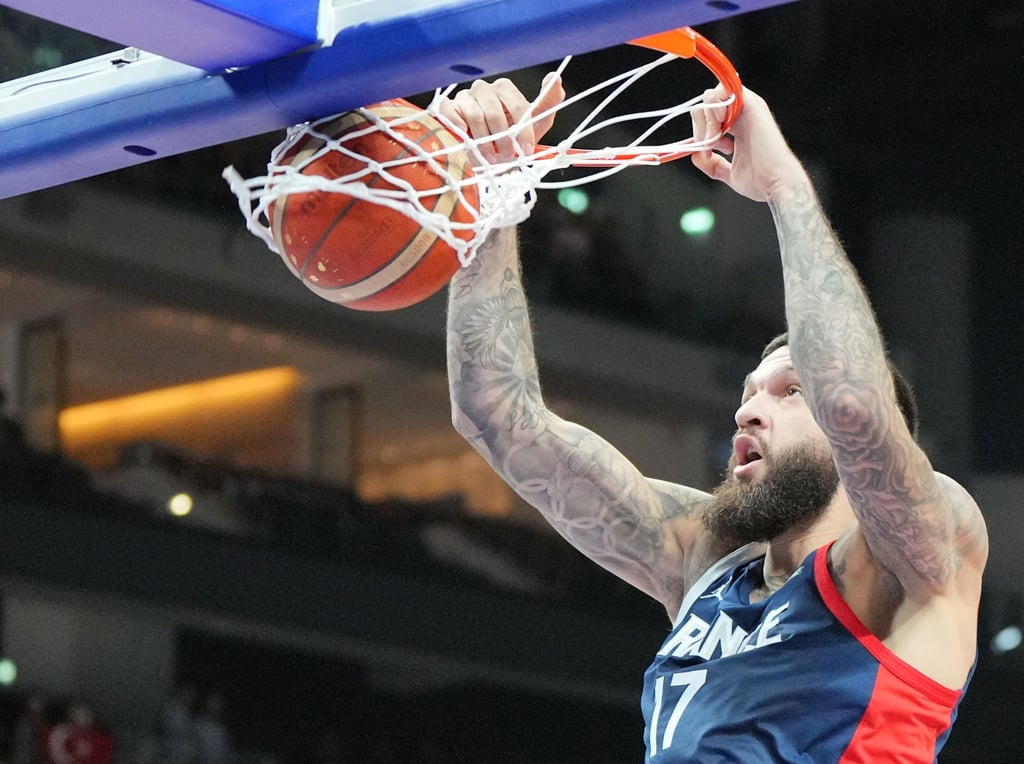 Der Franzose Vincent Poirier beim Dunking.