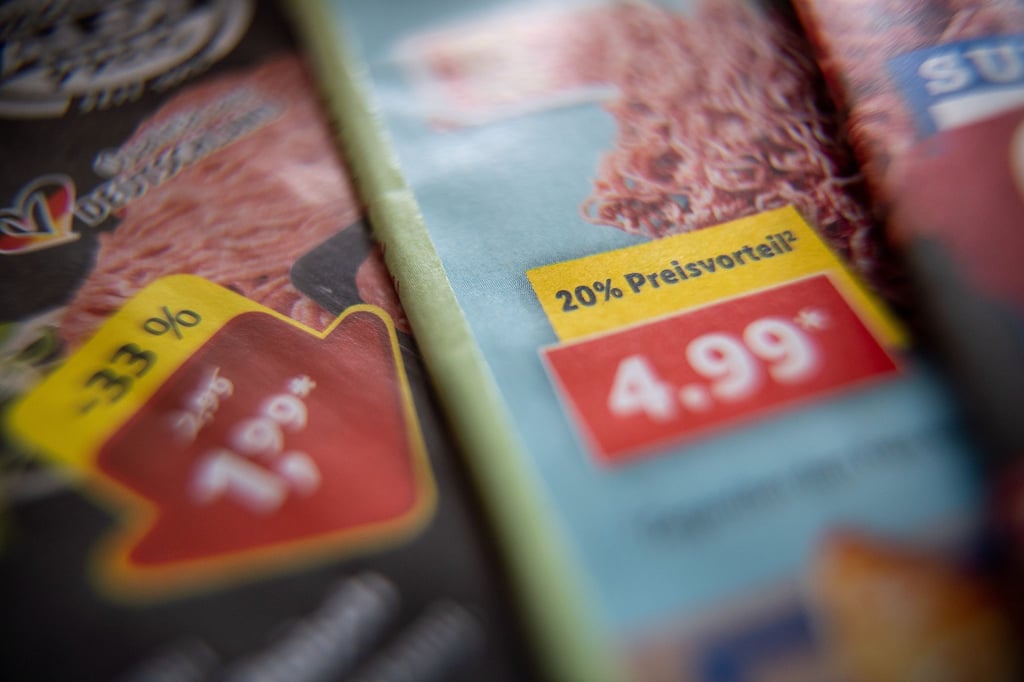 Auch wenn erste Handelsketten auf Werbeprospekte verzichten: Die sogenannten Handzettel spielen für eine Mehrheit der Konsumenten weiterhin eine Rolle.