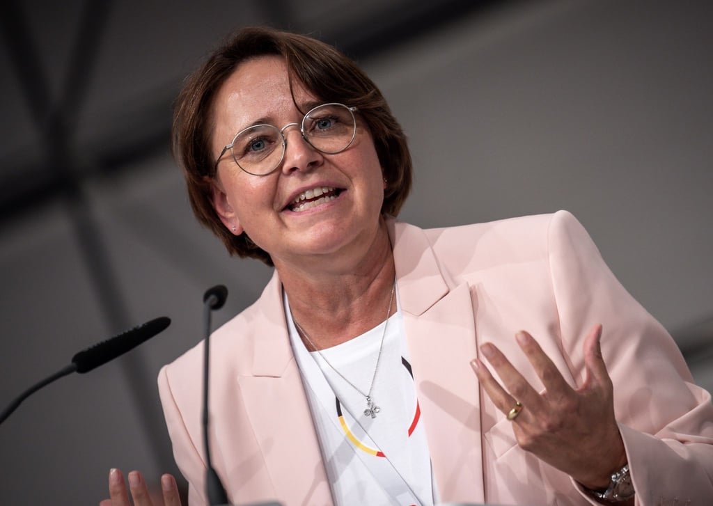 Annette Widmann-Mauz spricht beim CDU Bundesparteitag in Hannover.