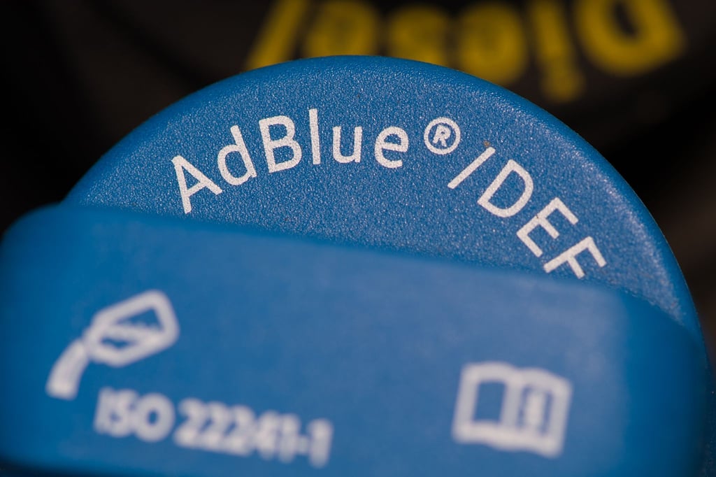 Ein Tankstutzdeckel für AdBlue.