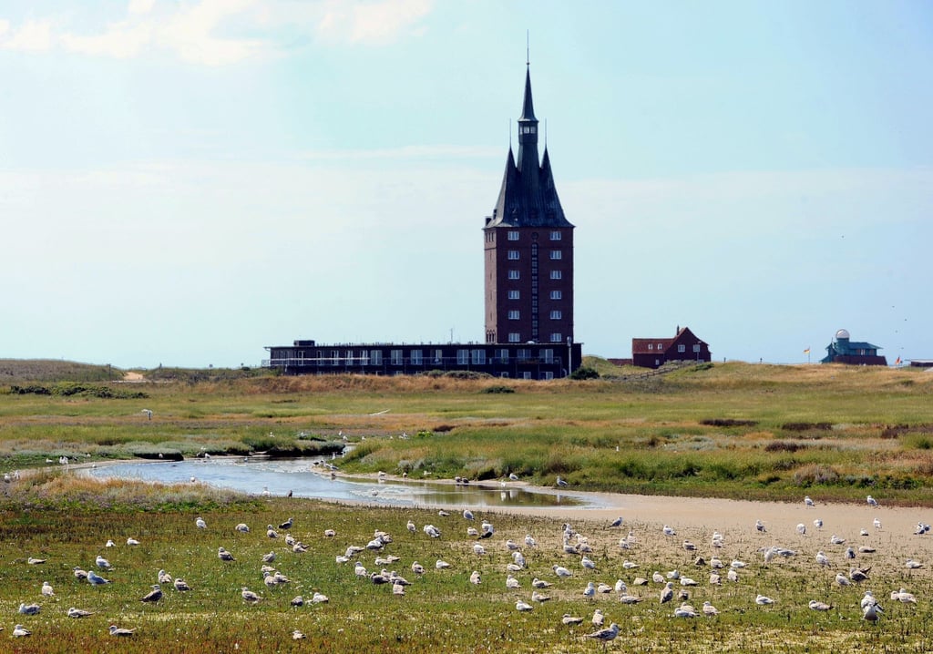 Blick auf den alten Westturm der ostfriesischen Insel.
