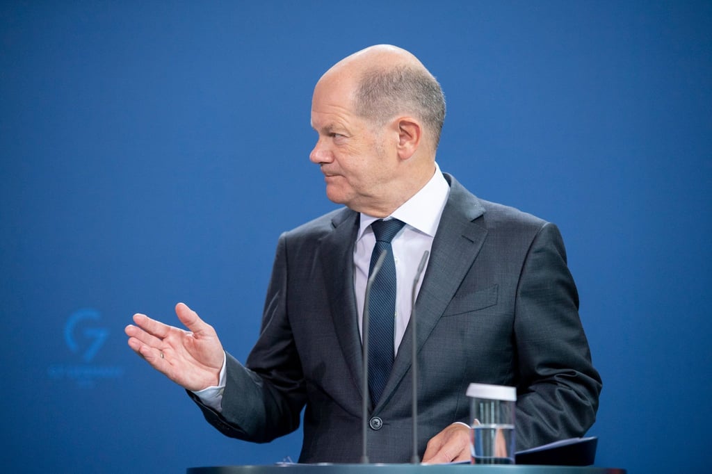 Olaf Scholz spricht bei einer Pressekonferenz.