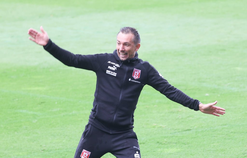 Auch bei HFC-Trainer André Meyer kannte der Jubel nach dem Ausgleich keine Grenzen.