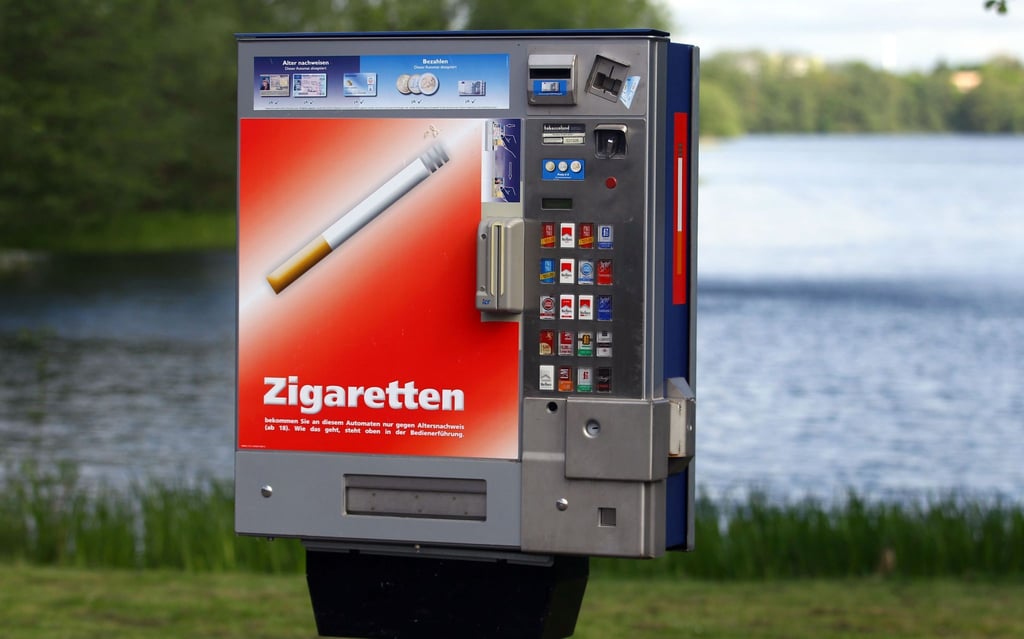 Auf den Inhalt eines Zigarettenautomaten hatten es Unbekannte in Gröbern abgesehen.