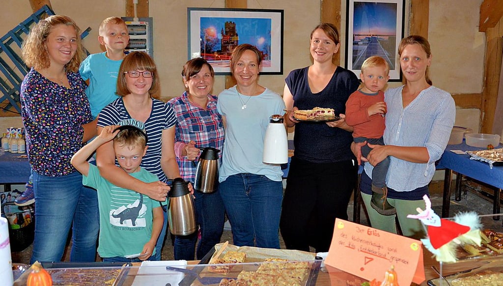 Die Kita-Muttis aus Lindstedt boten leckeren Kuchen an.