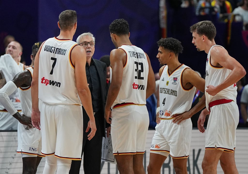 Die deutschen Basketballer sind im Viertelfinale gegen Griechenland gefordert.