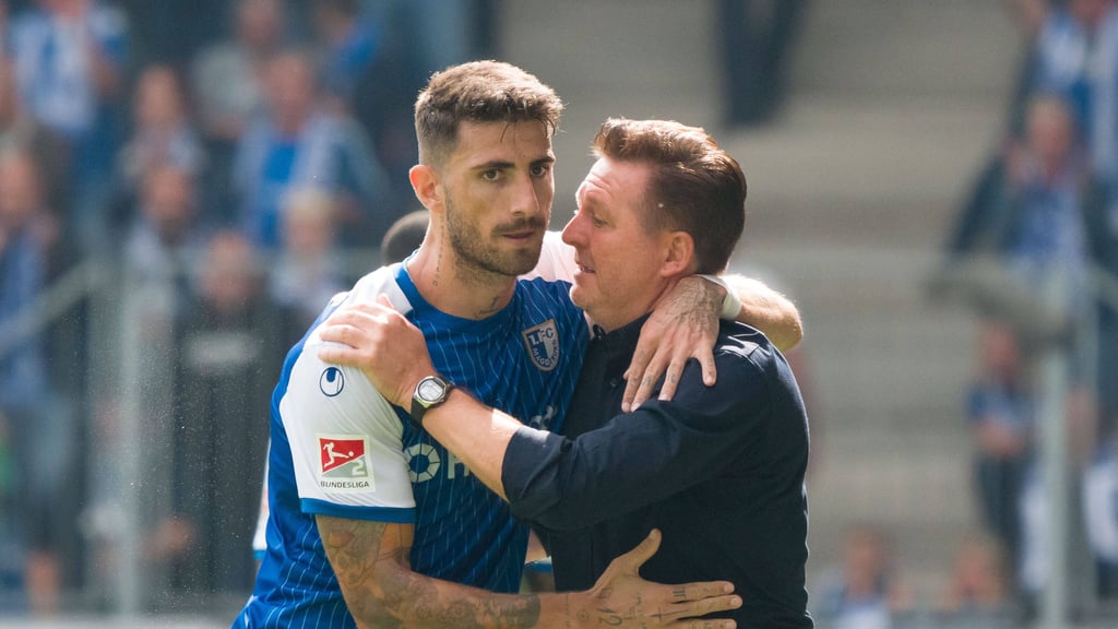 FCM-Zugang Cristiano Piccini feiert sein Premiere-Tor mit Trainer Christian Titz.