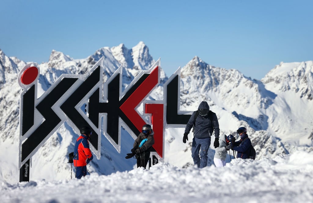 2020 wurde der für seine Après-Ski-Partys bekannte Ort Ischgl zu einem Corona-Hotspot. Einige Urlauber infizierten sich dort. Verbraucherschützer kündigen nun eine Sammelklage gegen Hoteliers an.