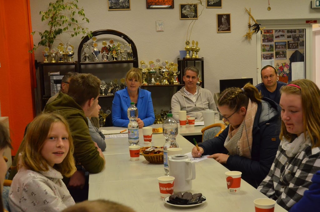 Viele Vorschläge unterbreiteten die Jugendlichen den Bürgermeistern und Gemeindevertretern bei "Meet the Bürgermeister" im Klietzer Klub.