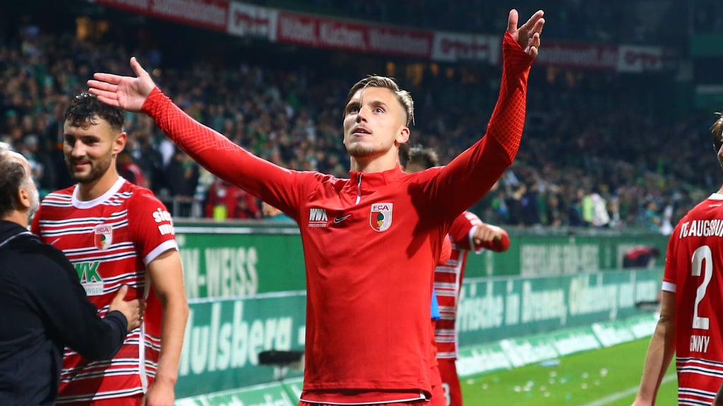 Ermedin Demirovic jubelt über den Sieg gegen Bremen.