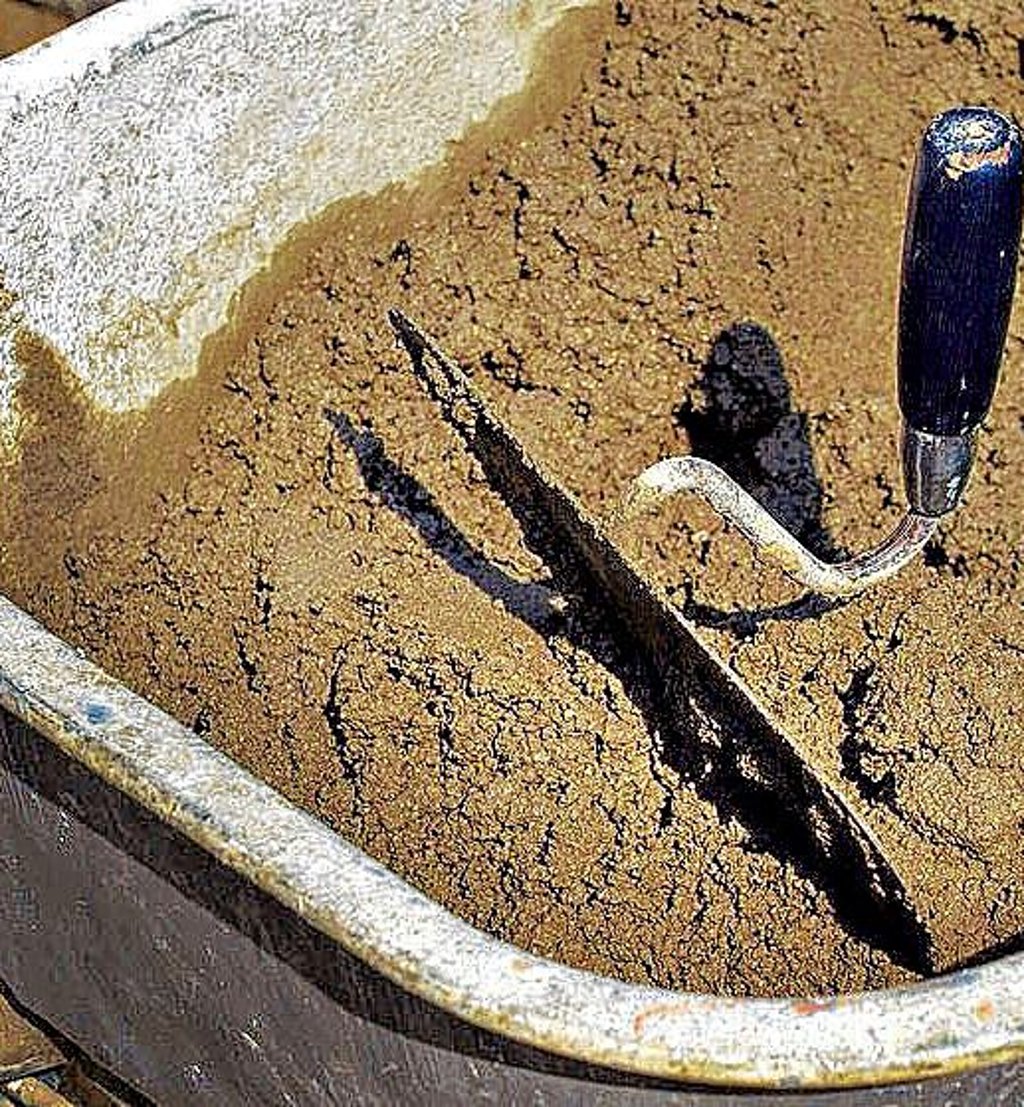 In der Lohmannstraße Köthen haben Unbekannte jede Menge Sand geklaut.