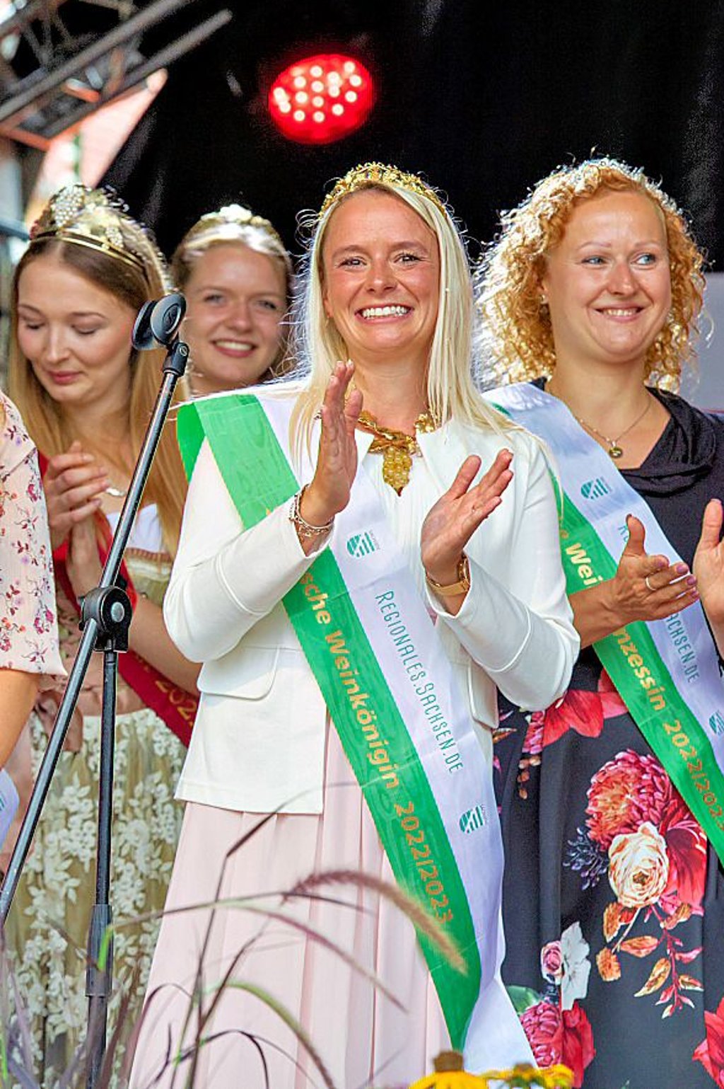 Der Proklamation in Freyburg an der Unstrut wohnt auch die Sächsische Weinkönigin, Sabrina Papperitz, bei.