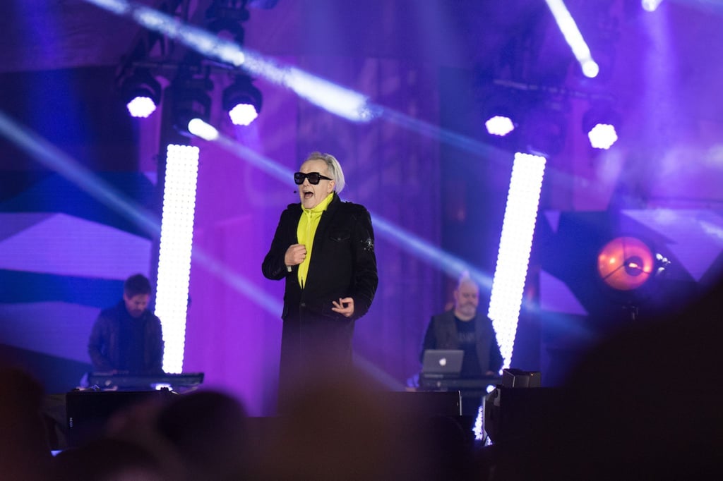 Howard Jones überzeugt mit „Dialogue“.