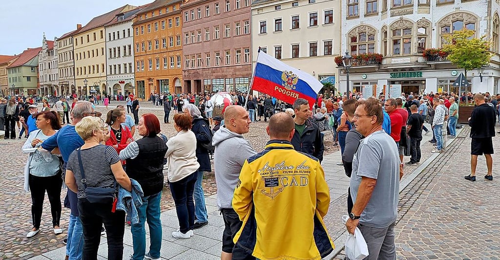 Demonstration in Wittenberg am Montag: Erneut wird Flagge für Russland gezeigt.