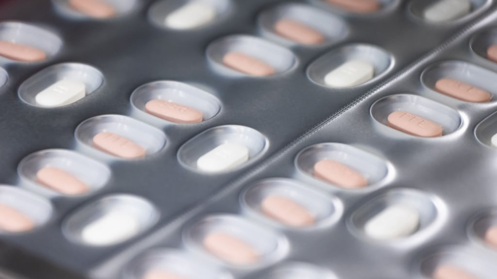 Die frühzeitige Einnahme von Paxlovid-Tabletten kann bei einer Corona-Infektion helfen.