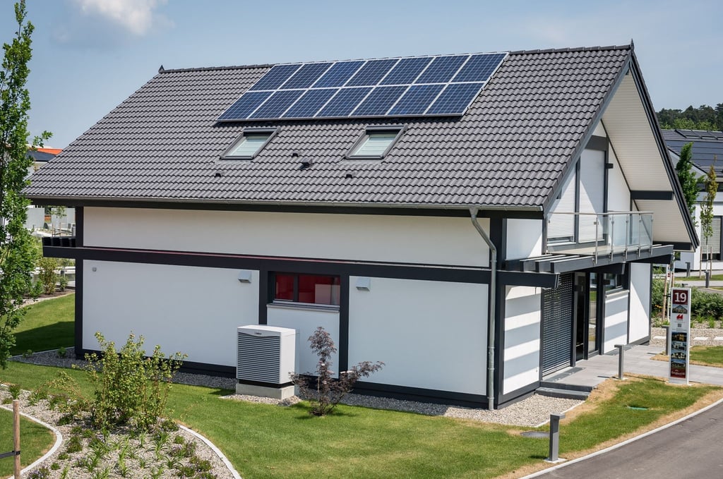 Solaranlagen zum Heizen eines Gebäudes werden fast immer mit anderen Heizungen kombiniert.
