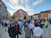 Der Markt in Weißenfels war zur Protestkundgebung am Montag gut gefüllt. Laut Polizei haben sich rund 550 Teilnehmer versammelt.