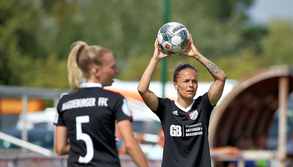 Gemeinsam mit Isabell Münch wechselte Franziska Unzeitig (r.) von Eintracht Braunschweig zum Magdeburger FFC.