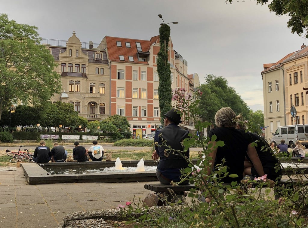Der August-Bebel-Platz in der Nördlichen Innenstadt gilt als beliebter Treffpunkt. Er soll in den kommenden Jahren saniert werden.