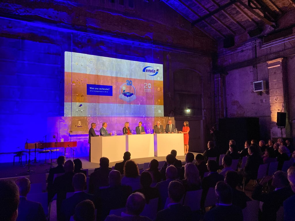 Am Dienstagabend wurde beim Envia-M-Jubiläum in den Leipziger Kunstkraftwerken über die Energiekrise diskutiert.