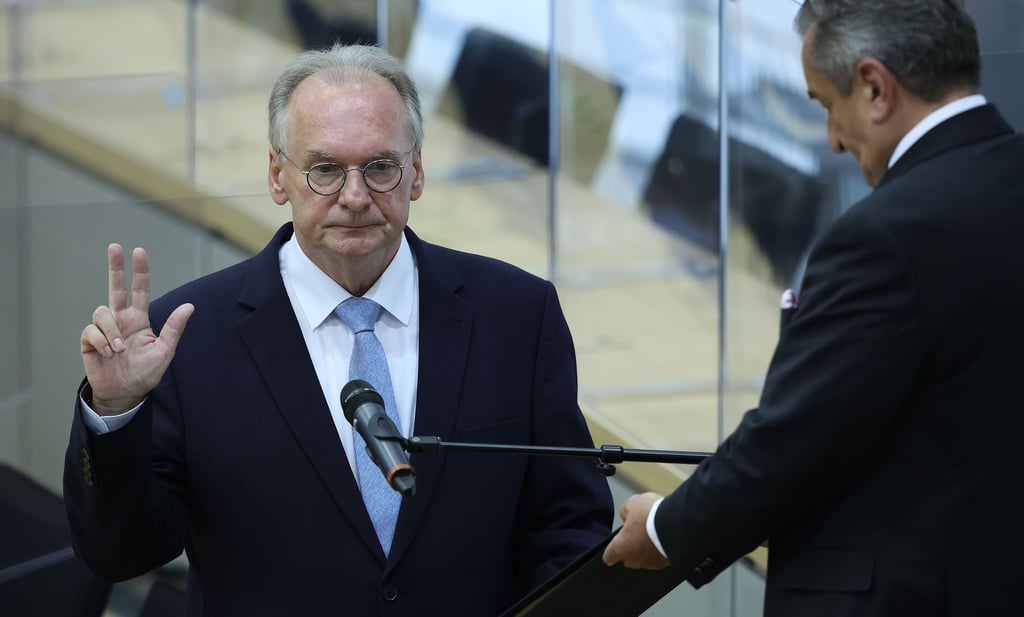 Auftakt für Sachsen-Anhalts Landesregierung: Reiner Haseloff (CDU) wird als Ministerpräsident vereidigt. Er regiert mit SPD und FDP.