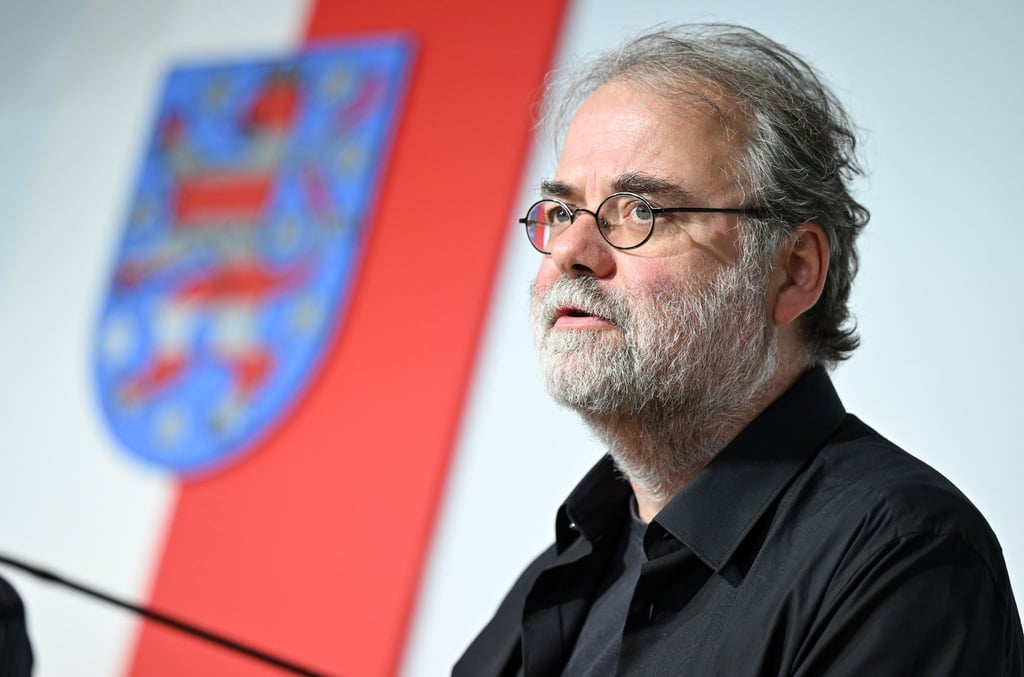 Steffen Dittes (Die Linke), Fraktionsvorsitzender, spricht während der Landespressekonferenz im Thüringer Landtag.