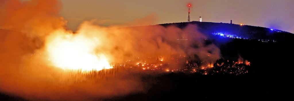 Zehn Tage lang hat ein Waldbrand unterhalb des Brockengipfels insgesamt 1800 Einsatzkräfte im Harz in Atem gehalten. Mit einer Fläche von 160 Hektar ist eines der größten Feuer der vergangenen Jahrzehnte in Sachsen-Anhalt gewesen, sagt Kreisbrandmeister Kai-Uwe Lohse.