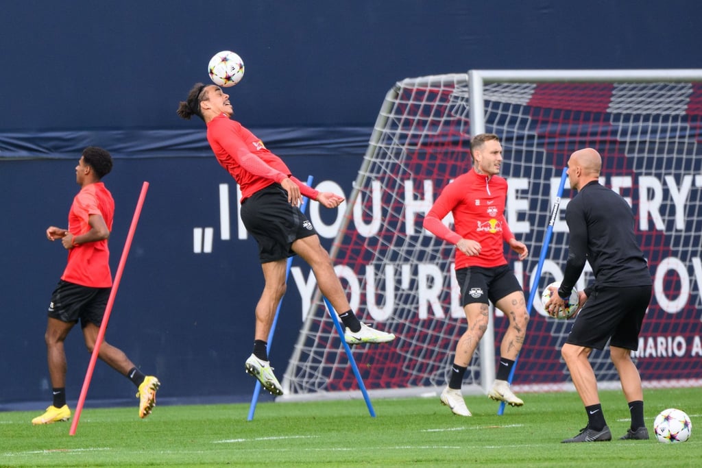 Yussuf Poulsen am Ball nimmt am Abschlusstraining teil.