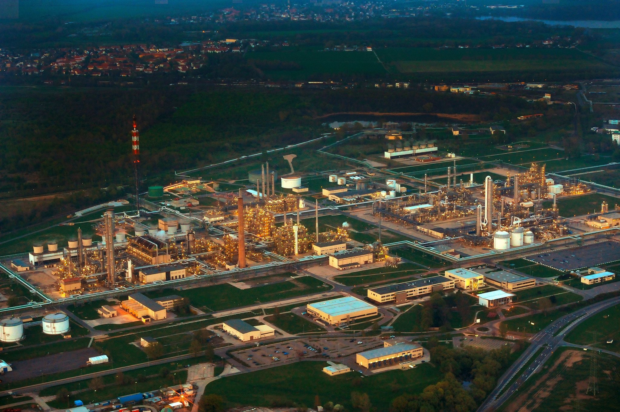 Chemie in Mitteldeutschland Dow und Mura bauen in Böhlen Europas