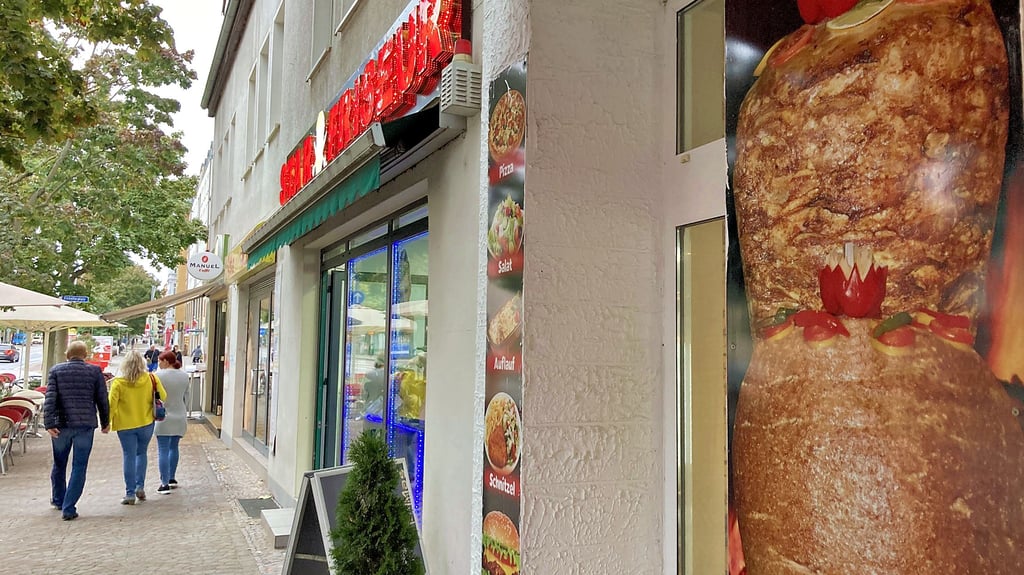 Nur Dönerläden, "Spätis" und Friseursalons Anwohner in um Situation auf der "Halber" in