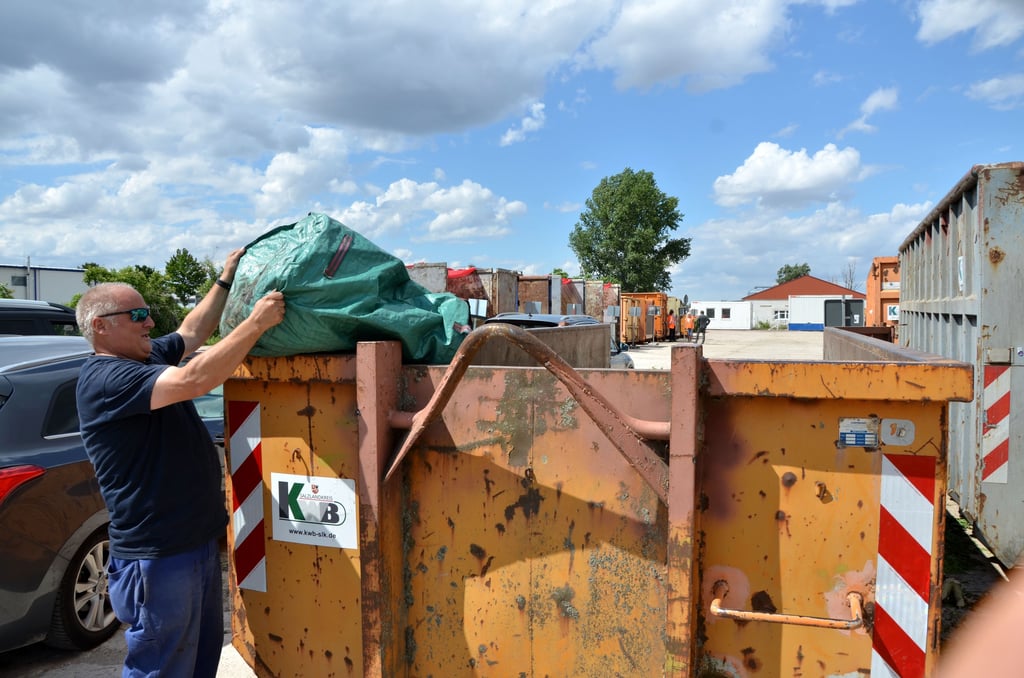 Auf dem neuen Wertstoffhof in Staßfurt soll baulich noch einiges passieren. Die Stadt erachtet allerdings noch Nachbesserungen bei den Plänen seitens des Landkreises als nötig.