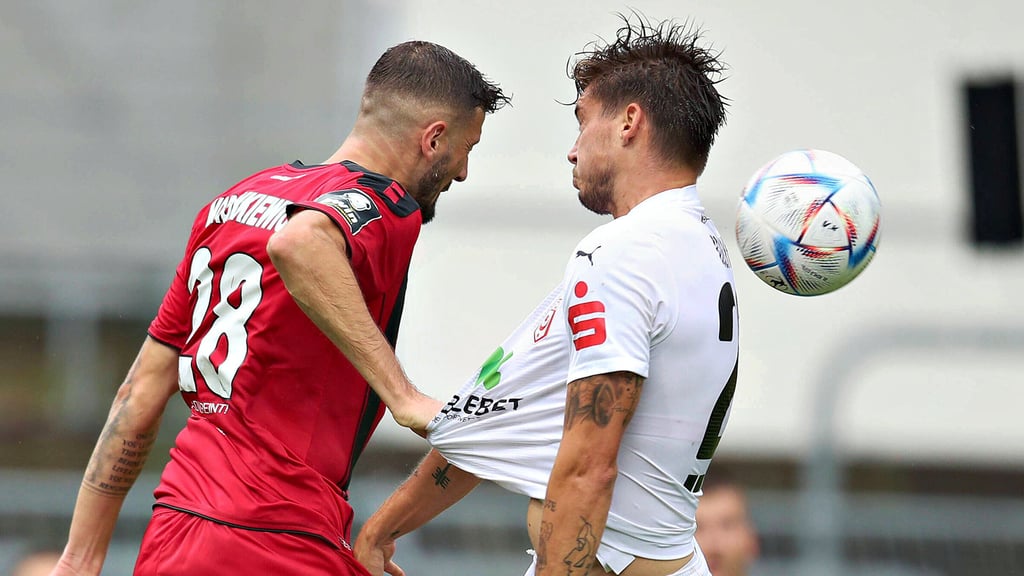 Stürmer Andor Bolyki ( r.) gehört zu denjenigen HFC-Spielern, die nach ihrer Einwechslung für viel fruischen Wind sorgen.