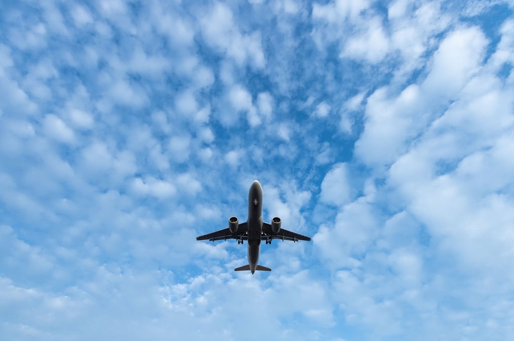 Wenn ein Flieger woanders landet als geplant, bringt das für Passagiere meist Unannehmlichkeiten mit sich.