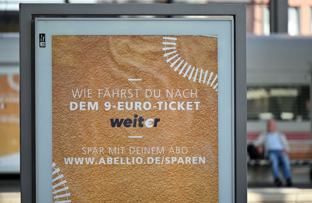 Ja, wie geht es weiter nach dem Neun-Euro-Ticket? Das ist noch nicht klar, doch Sachsen-Anhalt setzt auf ein eigenes Handyticket-System.