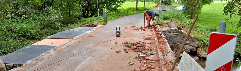 Stemmarbeiten an der Thuner Brücke im September 2022